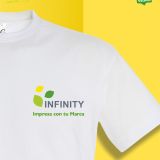 Camiseta blanca manga corta detalle logo