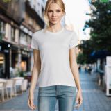 camiseta blanca algodón mujer publicidad